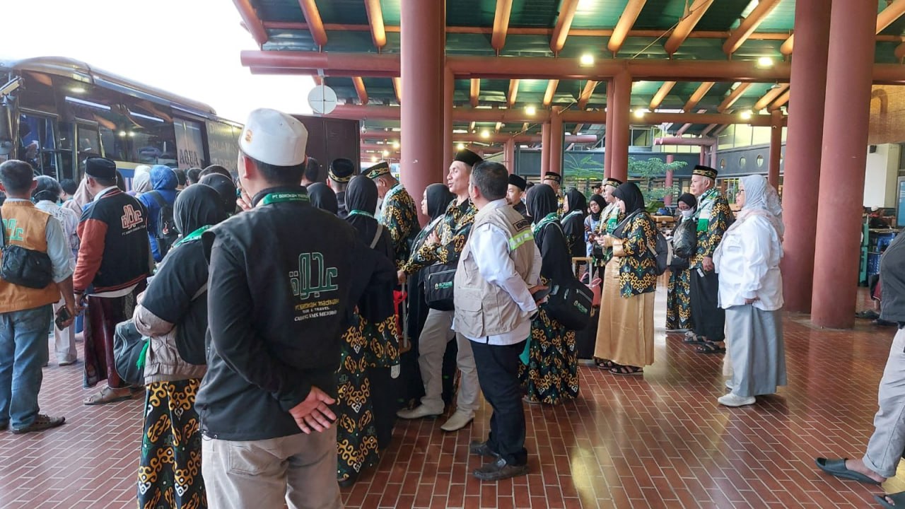 95 Jemaah Umrah Jabar Terdampak Gangguan Penerbangan akibat Erupsi Anak Krakatau