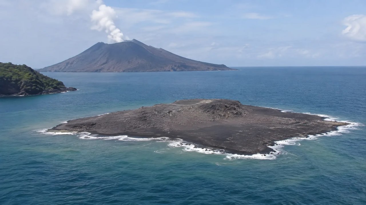Anak Krakatau Erupsi, Daratan Bertambah 32,8 Hektare dan Muncul 2 Pulau Baru