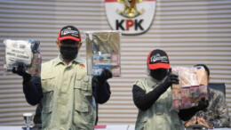 KPK Sita Uang Rp1,4 Miliar dan Emas dalam OTT Pejabat BNPB, 14 Orang Diamankan