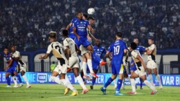 Sempat Tertinggal Dua Gol, Persib Bandung Bangkit dan Paksa Dewa United Berbagi Poin