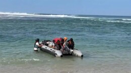 Lima Wisatawan Terseret Ombak Pantai Cibuaya, Dua Orang Masih Hilang
