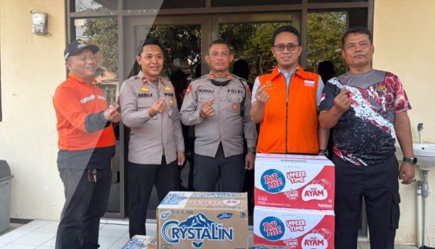 BAZNAS Majalengka Salurkan Bantuan Konsumsi untuk Petugas Karhutla Gunung Ciremai